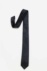 Cà vạt đen kẻ ngang sọc chéo to 6 cm đơn giản cá tính